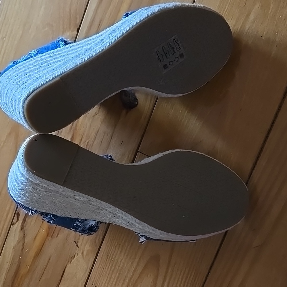 Shose - Picture 5 of 8